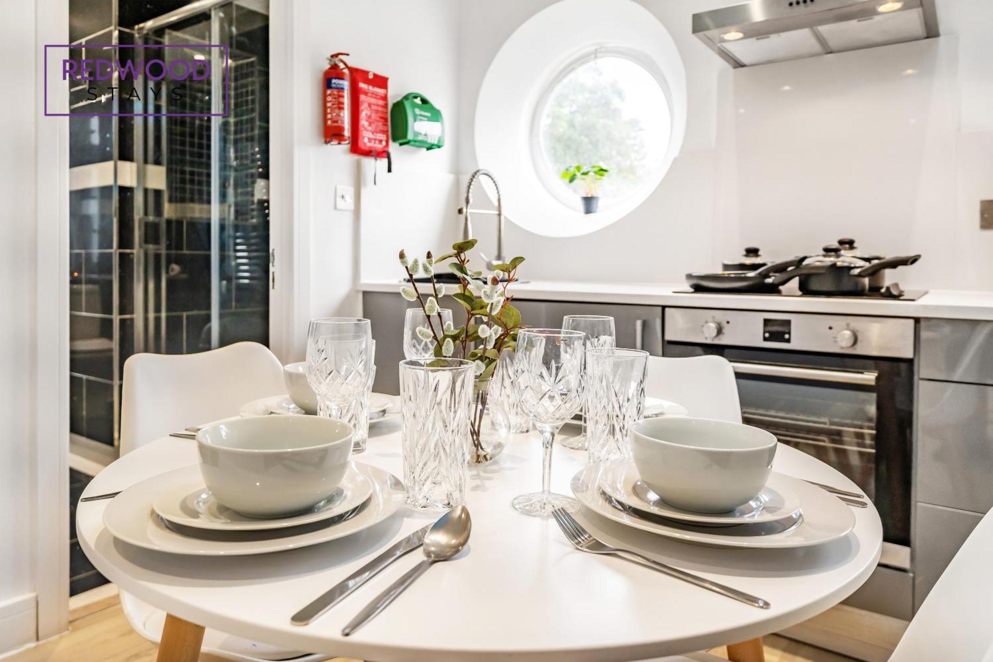 Brand New, 1 Bed 1 Bath, Modern Town Center Apartment, Netflix By Redwood Stays Aldershot Esterno foto